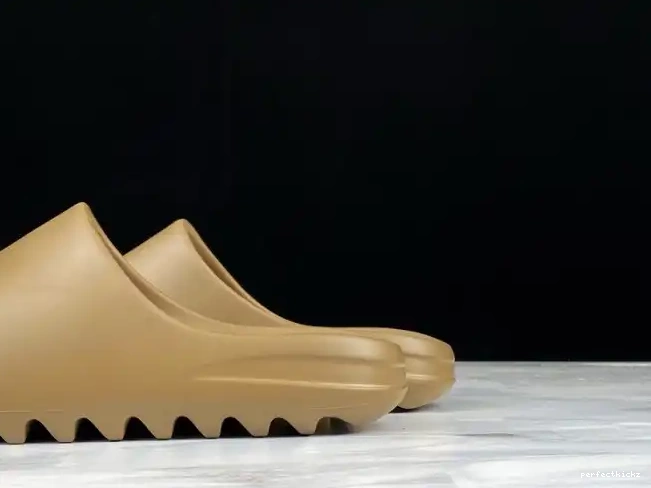 FV8425 Adidas Slide Yeezy Brown Earth 0507